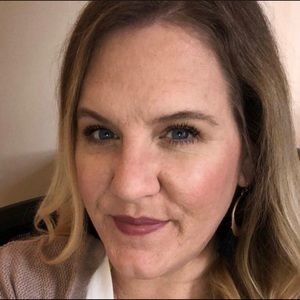 Meet your Posher, Ara